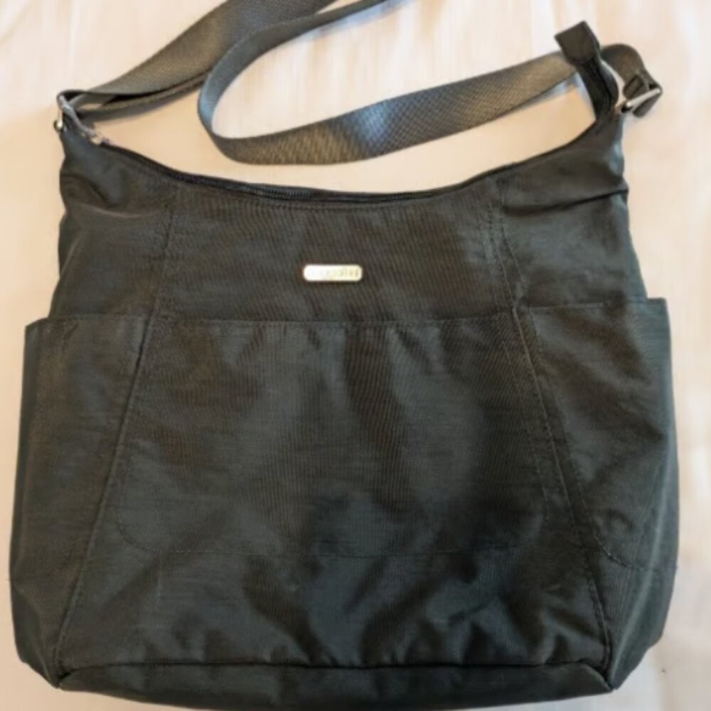 EUC Baggallini travel purse